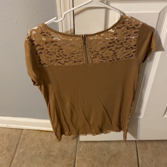 Gold New York and Company shirt size medium - Picture 2 of 2